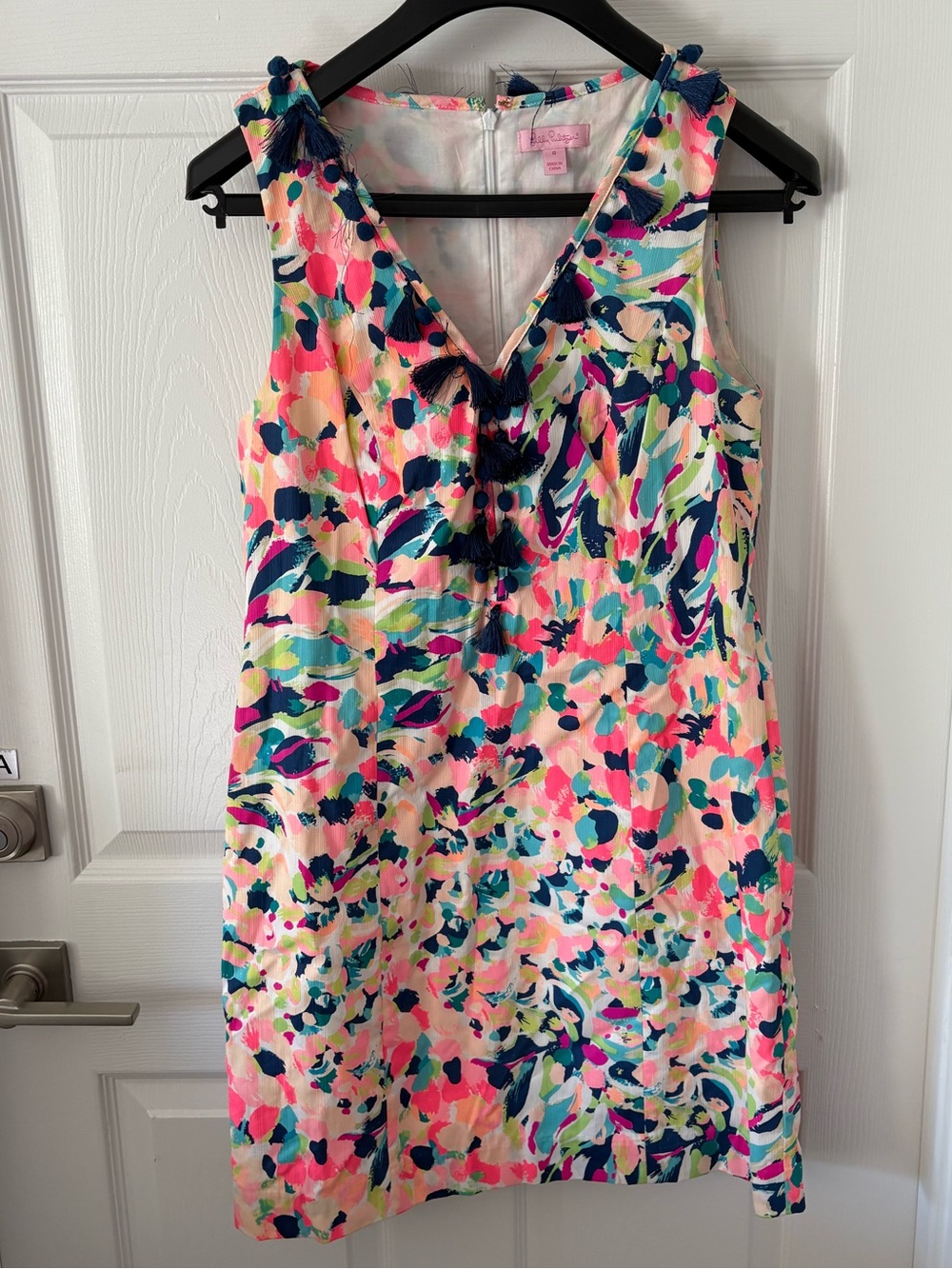 Lilly Pulitzer Cabrey shift dress in the vibrant "Pina Colada Club" Size 6